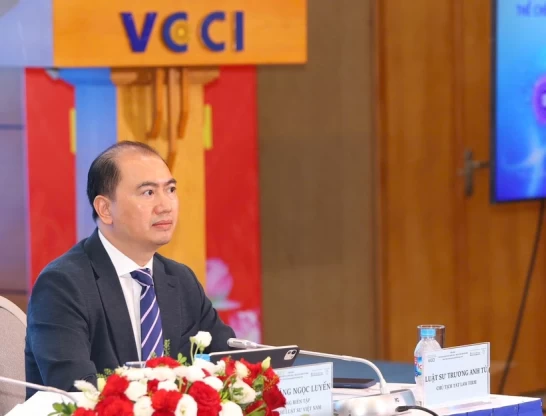 Từ người bảo vệ pháp luật đến kiến tạo thể chế