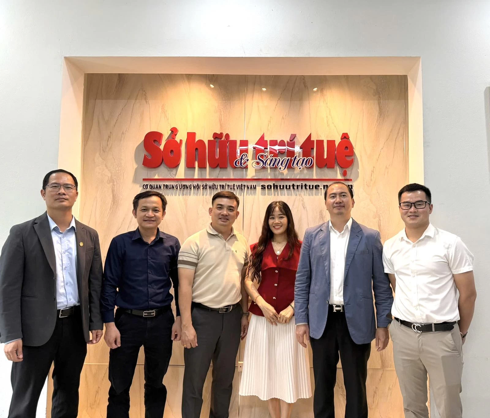 Luật sư Trương Anh Tú thăm và chúc mừng Tạp chí điện tử Sở hữu Trí tuệ và Sáng tạo
