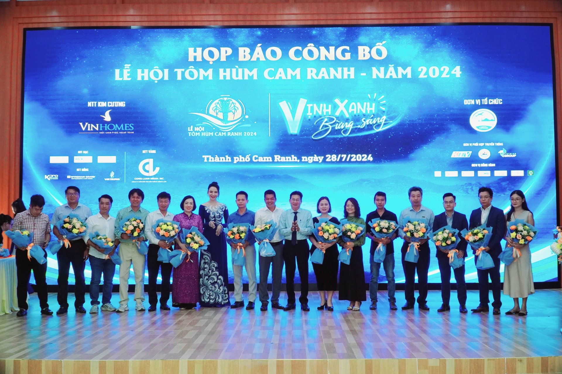 Công ty Luật TNHH Trương Anh Tú (TAT LAW FIRM) đồng hành cùng Lễ hội Tôm hùm Cam Ranh